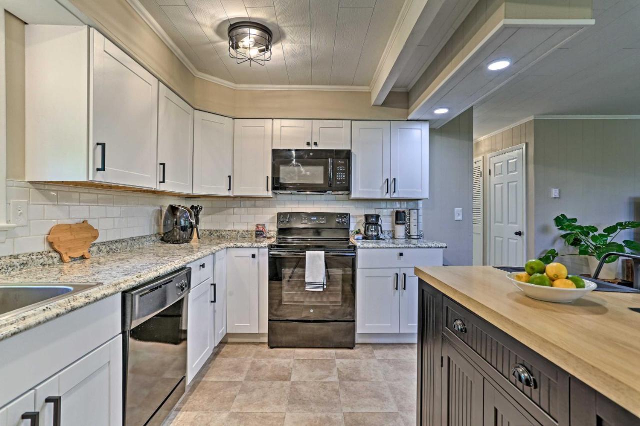 Modern East Stroudsburg Home With Deck And Gas Grill! エクステリア 写真