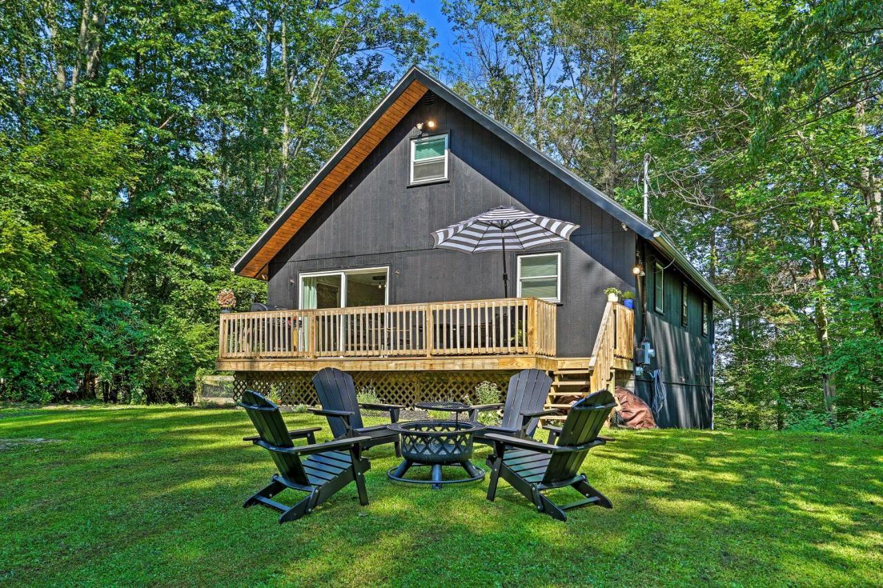 Modern East Stroudsburg Home With Deck And Gas Grill! エクステリア 写真