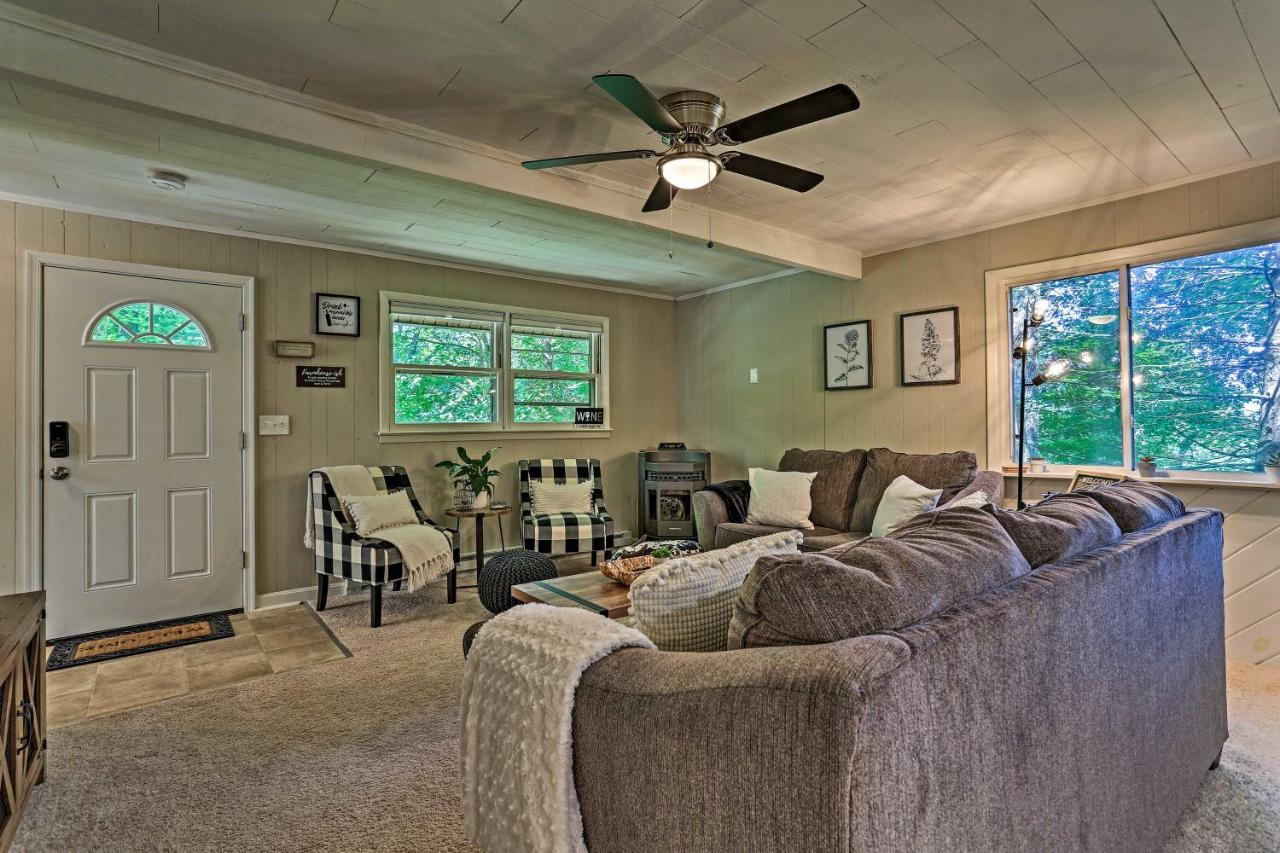 Modern East Stroudsburg Home With Deck And Gas Grill! エクステリア 写真