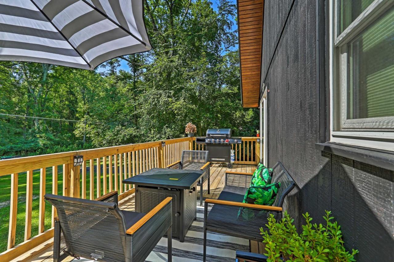 Modern East Stroudsburg Home With Deck And Gas Grill! エクステリア 写真