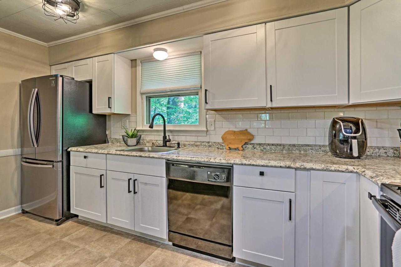 Modern East Stroudsburg Home With Deck And Gas Grill! エクステリア 写真